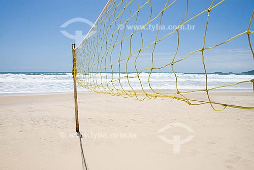  Subject: Volleyball net - Brava Beach (Praia Brava) / Place: Florianopolis City - Santa Catarina State / Brazil / Date: December 2008 