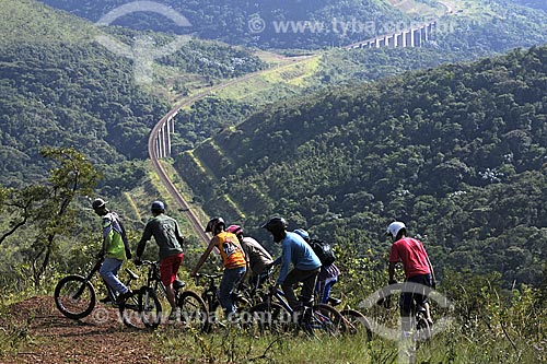  Subject: Mountain Bike - Alto do Cristo Belvedere - Morro do Mato da Onça (Mato da Onça Hill) / Place: Itabirito City - Minas Gerais State - Brazil / Date: April 2009 