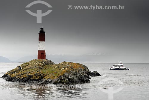  Subject: Catamaran tour to Isla Los Lobos and to the 