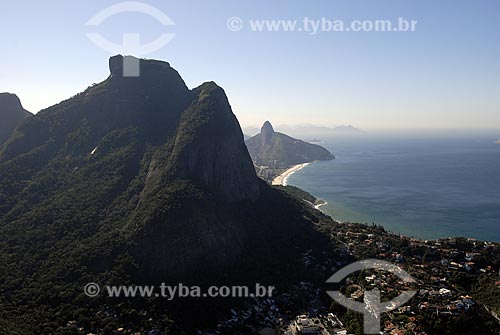  Subject: Aerial view of Rock of Gavea (Pedra da Gavea) with Two Brothers Mountain (Morro Dois Irmãos) in the background / Place: Rio de Janeiro City - Rio de Janeiro State - Brazil / Date: June 2008 