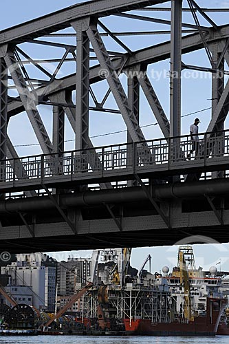  Subject: Florentino Avidos Bridge ( Fifth bridge ) with Vitoria Port in the background / Place: Vitoria - Espirito Santo state - Brazil / Date: March 2008 