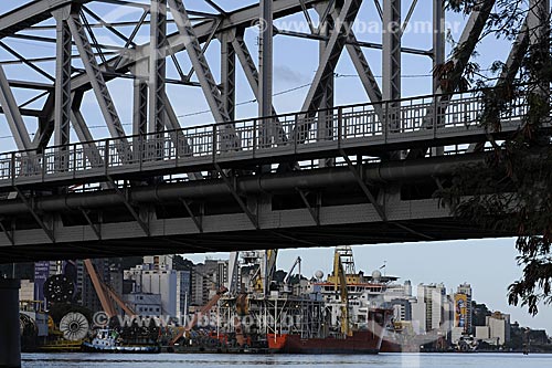  Subject: Florentino Avidos Bridge ( Fifth bridge ) with Vitoria Port in the background / Place: Vitoria - Espirito Santo state - Brazil / Date: March 2008 