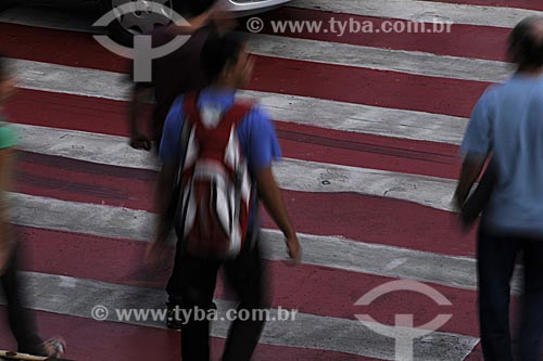  Subject: People crossing the street / Place: Vitoria - Espirito Santo state - Brazil / Date: March 2008 