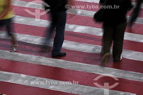  Subject: People crossing the street / Place: Vitoria - Espirito Santo state - Brazil / Date: March 2008 