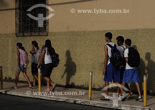  Subject: Students of the Centro de Formação Martina Toloni (Praça Tamandaré square) /   / Place: Vila Velha city - Minas Gerais state - Brazil / Date: March 2009   