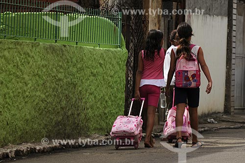  Subject: Children going to school / Place: Vila Velha city - Minas Gerais state - Brazil / Date: March 2009   