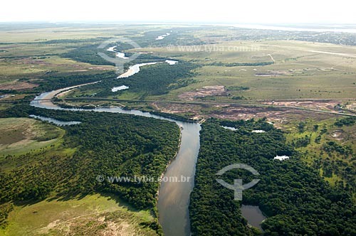  Subject: Aerial view of Igarape with gallery forest  / Place:  Boa Vista City - Roraima State - Brazil  / Date: Janeiro de 2006 