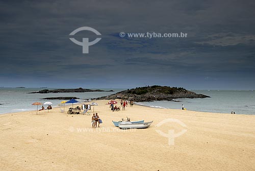  Subject: Bathers at the beach in a cloudy day  / Place:  Vitoria city - Espirito Santo state - Brazil  / Date: 08/2009 