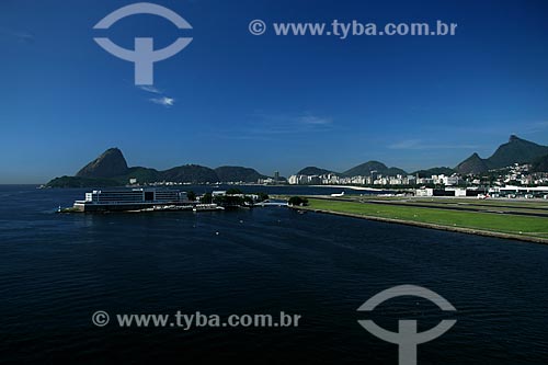  Subject: Aerial view of the Escola Naval (Naval Academy) and the Santos Dumont Airport with the Sugar Loaf in the background / Place: Rio de Janeiro city - Rio de Janeiro state - Brazil / Date: 11/2009 