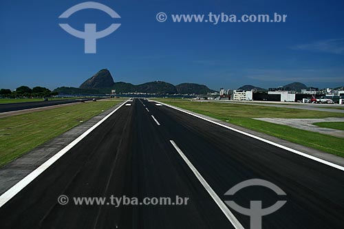  Subject: Aerial view of the Santos Dumont Airport with the Sugar Loaf in the background / Place: Rio de Janeiro city - Rio de Janeiro state - Brazil / Date: 11/2009 