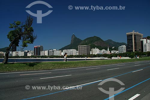  Subject: Botafogo neighborhood and Corcovado hill viewed from the Infante Dom Henrique Avenue, at the Aterro do Flamengo (Flamengo Landfill)  / Place:  Rio de Janeiro city - Rio de Janeiro state - Brazil  / Date: 11/2009 