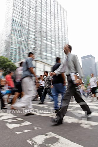  Subject: Pedestrian crossing the street at downtown  / Place:  Rio de Janeiro city - Rio de Janeiro state - Brazil  / Date: 19/02/2010 