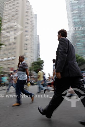  Subject: Pedestrian crossing the street at downtown  / Place:  Rio de Janeiro city - Rio de Janeiro state - Brazil  / Date: 19/02/2010 