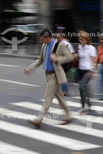  Subject: Pedestrian crossing the street at downtown  / Place:  Rio de Janeiro city - Rio de Janeiro state - Brazil  / Date: 19/02/2010 