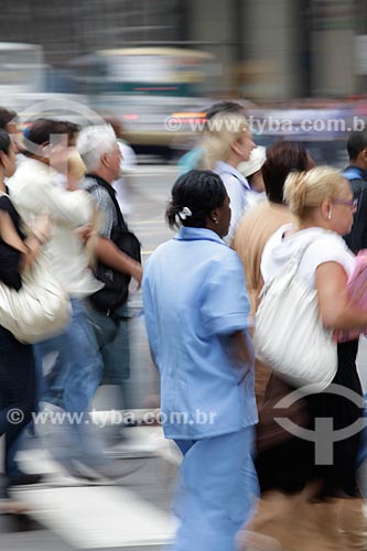  Subject: Pedestrian crossing the street at downtown  / Place:  Rio de Janeiro city - Rio de Janeiro state - Brazil  / Date: 19/02/2010 
