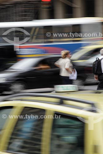  Subject: Pedestrian crossing the street at downtown  / Place:  Rio de Janeiro city - Rio de Janeiro state - Brazil  / Date: 19/02/2010 