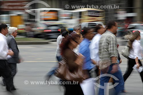  Subject: Pedestrian crossing the street at downtown  / Place:  Rio de Janeiro city - Rio de Janeiro state - Brazil  / Date: 19/02/2010 