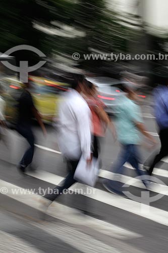  Subject: Pedestrian crossing the street at downtown  / Place:  Rio de Janeiro city - Rio de Janeiro state - Brazil  / Date: 19/02/2010 