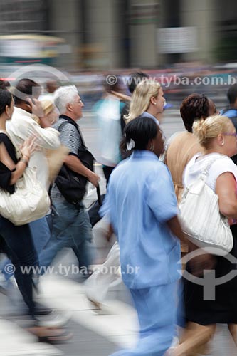  Subject: Pedestrian crossing the street at downtown  / Place:  Rio de Janeiro city - Rio de Janeiro state - Brazil  / Date: 19/02/2010 