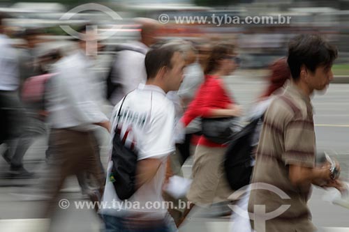  Subject: Pedestrian crossing the street at downtown  / Place:  Rio de Janeiro city - Rio de Janeiro state - Brazil  / Date: 19/02/2010 