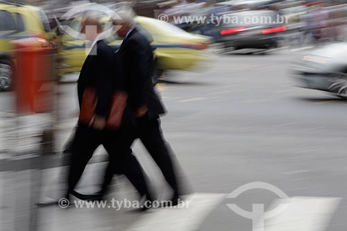  Subject: Pedestrian crossing the street at downtown  / Place:  Rio de Janeiro city - Rio de Janeiro state - Brazil  / Date: 19/02/2010 
