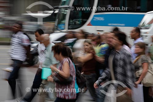  Subject: Pedestrian crossing the street at downtown  / Place:  Rio de Janeiro city - Rio de Janeiro state - Brazil  / Date: 19/02/2010 