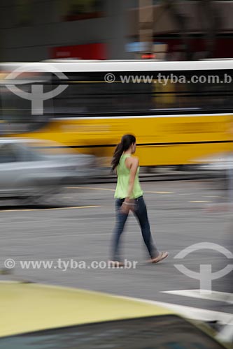  Subject: Pedestrian crossing the street at downtown  / Place:  Rio de Janeiro city - Rio de Janeiro state - Brazil  / Date: 19/02/2010 