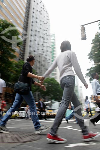  Subject: Pedestrian crossing the street at downtown  / Place:  Rio de Janeiro city - Rio de Janeiro state - Brazil  / Date: 19/02/2010 