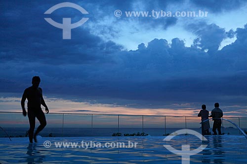  Subject:  Silhouette of people enjoying the sunset on the top floor ofFasano Hotel at Ipanema Beach - swimming pool in the foreground  / Place:  Rio de Janeiro City - Rio de Janeiro State - Brazil  / Date: 24/02/2010 