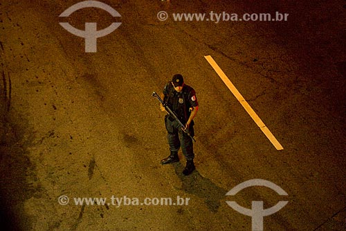  Subject: Armed police during night blitz in the streets of Zona Sul  / Place:  Rio de Janeiro city - Rio de Janeiro state - Brazil  / Date: 16/05/2010 