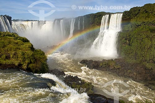  Subject: Iguaçu falls with rainbow in Iguaçu National Park - the park was declared Natural Heritage of Humanity by UNESCO  / Place: Foz do Iguaçu - Parana state - Brazil  / Date: 07/06/2009 