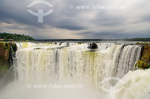  Subject: Iguaçu falls seen from Argentina in Iguaçu National Park - the park was declared Natural Heritage of Humanity by UNESCO  / Place: Foz do Iguaçu - Parana state - Brazil  / Date: 09/06/2009 