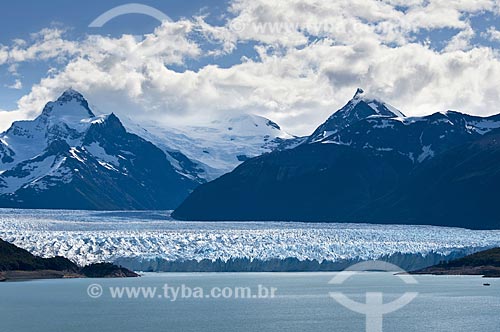  Subject: Ice pieces on the water called Perito Moreno Glacier in Los Glaciares National Park - the park was declared a World Heritage Site by UNESCO in 1981  / Place:   Patagonia - Argentina  / Date: 19/02/2010 