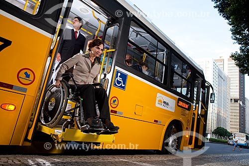  Subject: Lift-equipped bus for wheelchairs users, with exclusive space inside the vehicle  / Place:  Rio de Janeiro city - Rio de Janeiro state - Brazil  / Date: 04/06/2010 