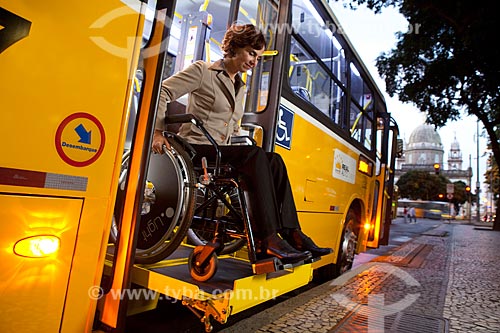  Subject: Lift-equipped bus for wheelchairs users, with exclusive space inside the vehicle  / Place:  Rio de Janeiro city - Rio de Janeiro state - Brazil  / Date: 04/06/2010 