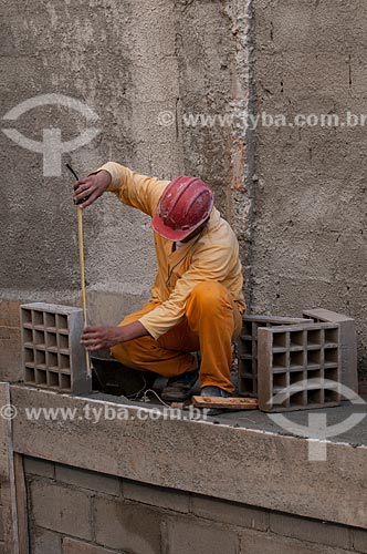  Subject: Subject : Growth Acceleration Program ( Programa de Aceleracao do Crescimento - PAC ) aim to improve the countrys infrastructure - worker in the construction site  / Place: Rio de Janeiro city - Rio de Janeiro state - Brazil  / Date: 06/20 