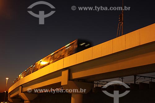  Subject: Train passing through on the Metro viaduct in the Praça da Bandeira (Bandeira Square) / Place: Rio de Janeiro city - Rio de Janeiro state - Brazil / Date: 20/07/2010 