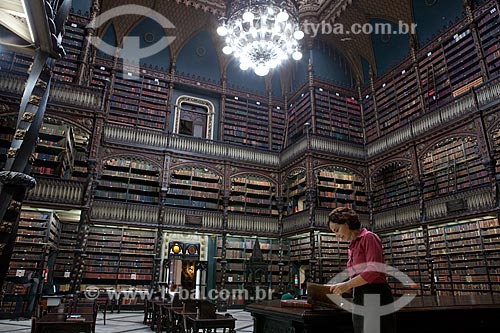  Subject: Reader inside Real Gabinete Portugues de Leitura  / Place:  Rio de Janeiro city - Rio de Janeiro state  / Date: 06/2010 