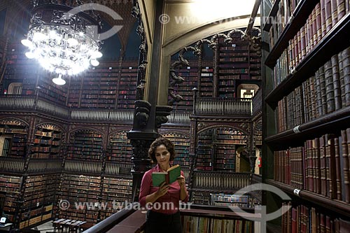  Subject: Reader inside Real Gabinete Portugues de Leitura  / Place:  Rio de Janeiro city - Rio de Janeiro state  / Date: 06/2010 