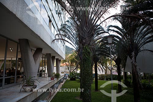  Subject: Facade of the Lagoa Hospital, architectural design by Oscar Niemeyer and landscaping by Burle Marx  / Place:  Lagoa neighborhood - Rio de Janeiro city - Rio de Janeiro state - Brazil  / Date: 08/2010 