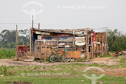  Subject: Wooden Shack in the lowlands of the Tiete River  / Place:  Sao Paulo city - Sao Paulo state - Brazil  / Date: 10/2010 