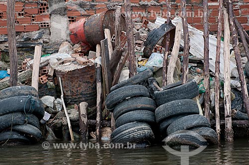  Subject: Pollution in the margins of the Capibaribe River  / Place:  Ilha de Deus (Deus Island) - Recife city - Pernambuco state - Brazil  / Date: 14/10/2010 