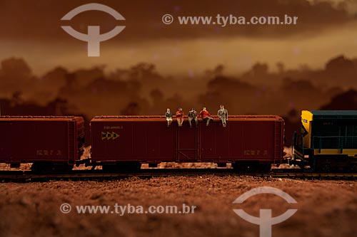  Subject: Train miniature - Toy  / Place:  Studio  / Date: 2010 