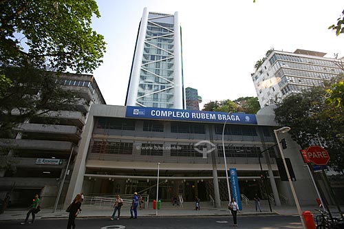  Facade of the Complexo Rubem Braga (Rubem Braga complex) in Ipanema - Elevator for the access to the communities of Morro Cantagalo and Pavao-Pavaozinho slums   - Rio de Janeiro city - Rio de Janeiro state (RJ) - Brazil