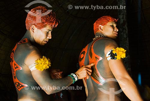  Subject: Body painting for the Kuarup ritual in the Kalapalo village - Xingu Indian Park  / Place:  Querencia - Mato Grosso state - Brazil  / Date: 07/2009 