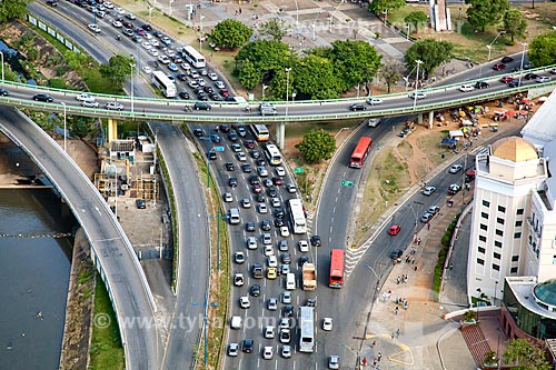  Subject: Traffic in the Antonio Carlos Magalhaes Avenue, under the Raul Seixas Viaduct  / Place:  Salvador city - Bahia state - Brazil  / Date: 01/2011 