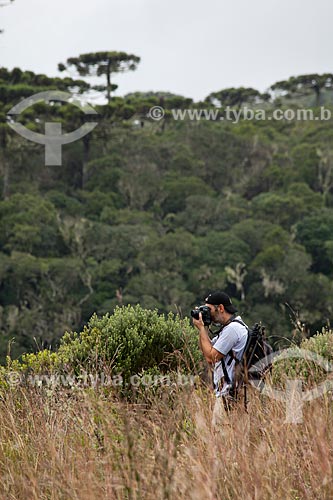  Subject: Photographer in the Aparados da Serra National Park  / Place:  Rio Grande do Sul state  / Date: 03/2011 