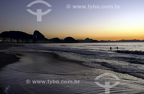  Subject: Copacabana Beach in the background Sugar Loaf / Place: Rio de Janeiro city  -  Rio de Janeiro state  (RJ) -  Brazil  / Date: 04/2007 