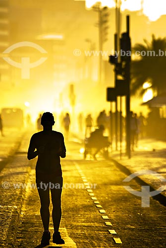  Subject: People running in cycling path of Ipanema beach / Place: Rio de Janeiro city - Rio de Janeiro state - Brazil / Date: 01/2007 