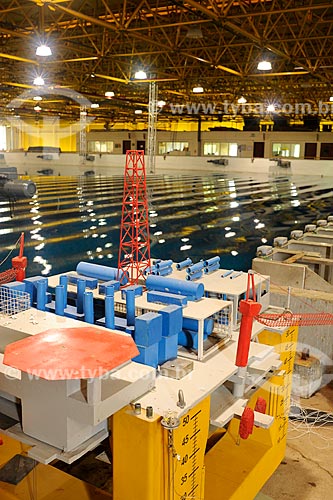  Subject: Model of the platform of Petrobras P-51 - Ocean Pool Coppe-UFRJ / Place: Fundao Island - Rio de Janeiro state (RJ) - Brazil / Date: 03/2010 